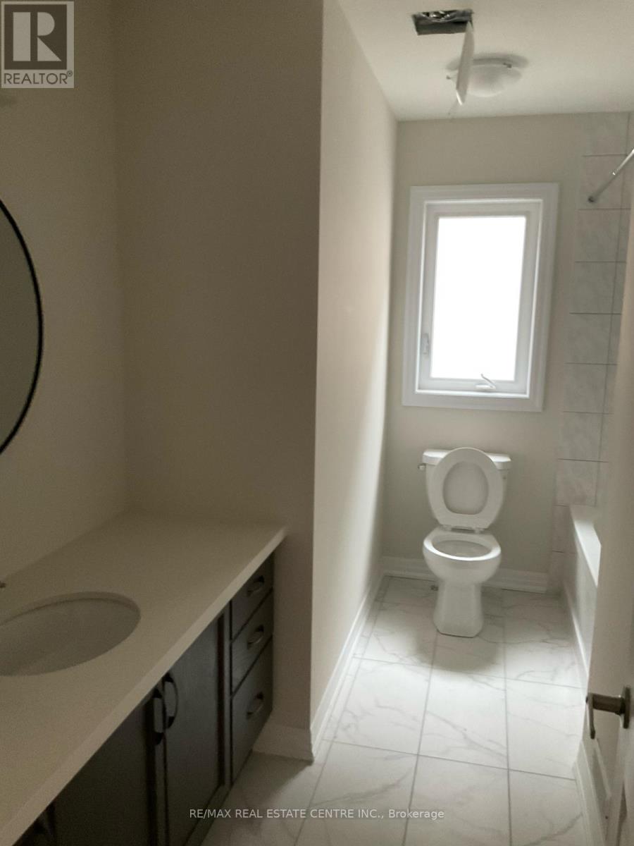 19 Northrop Avenue, Clarington (Newcastle), Ontario  L1B 1G9 - Photo 12 - E12659488