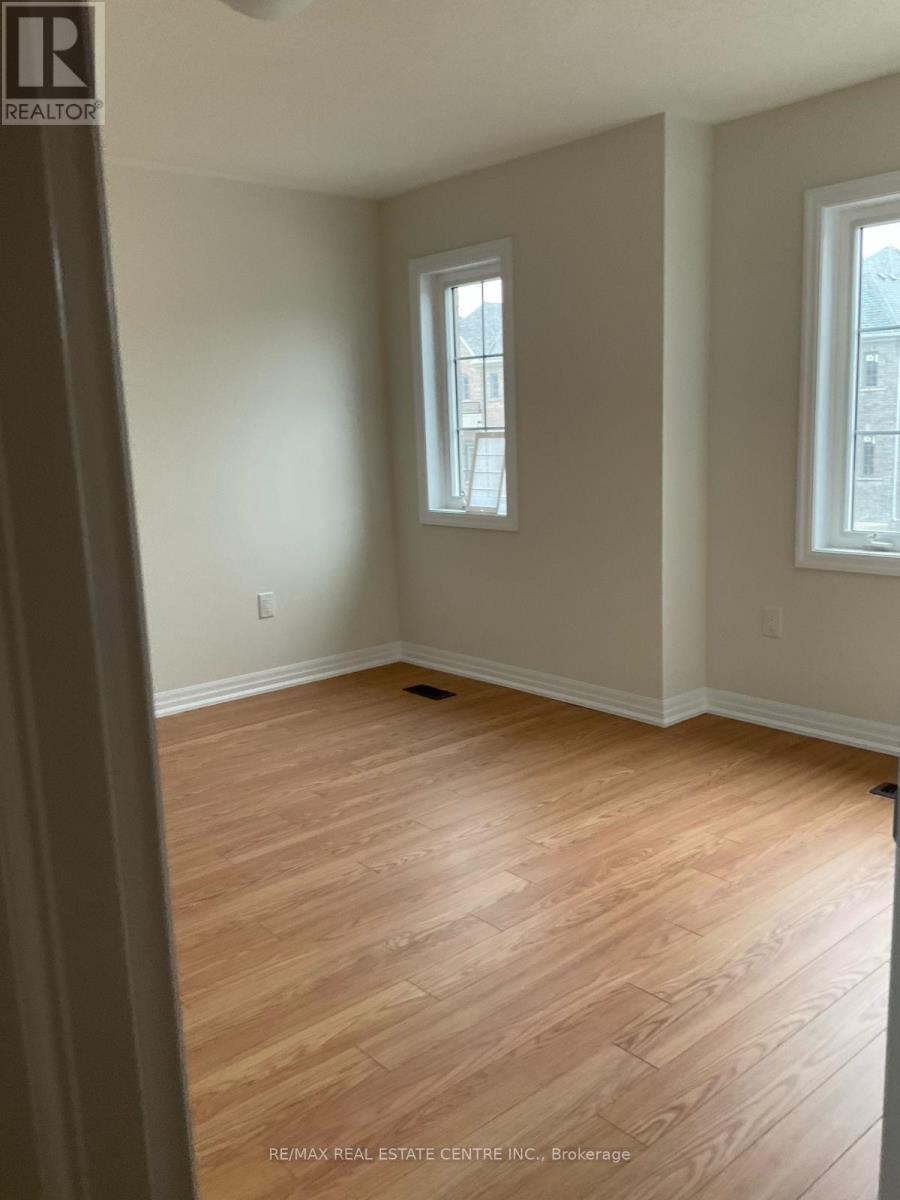 19 Northrop Avenue, Clarington (Newcastle), Ontario  L1B 1G9 - Photo 13 - E12659488