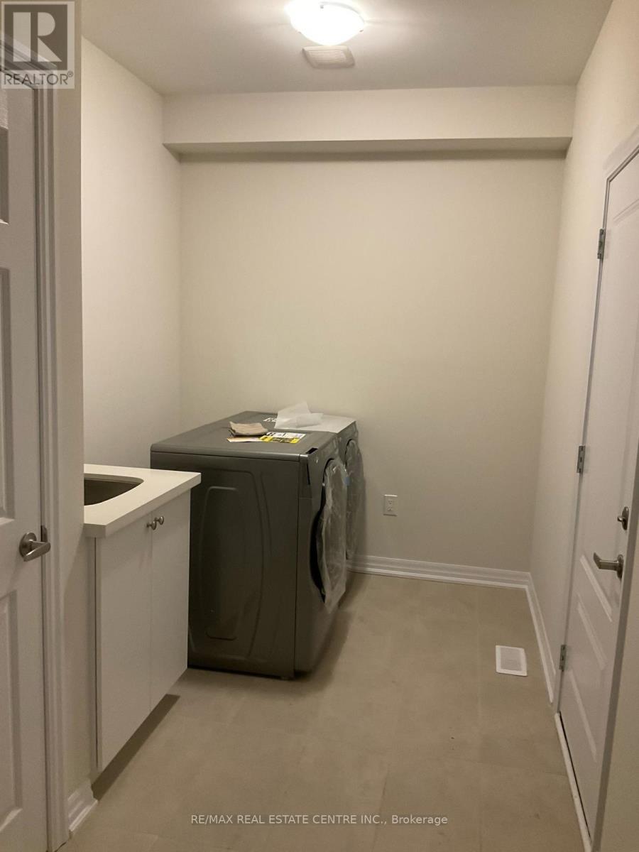 19 Northrop Avenue, Clarington (Newcastle), Ontario  L1B 1G9 - Photo 2 - E12659488