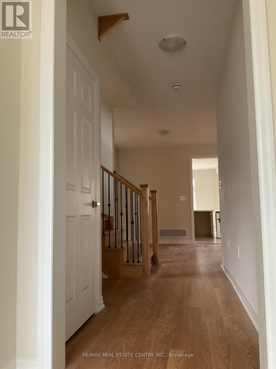 19 Northrop Avenue, Clarington (Newcastle), Ontario  L1B 1G9 - Photo 4 - E12659488