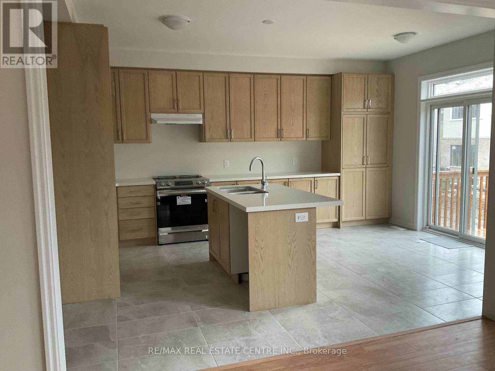 19 Northrop Avenue, Clarington (Newcastle), Ontario  L1B 1G9 - Photo 5 - E12659488