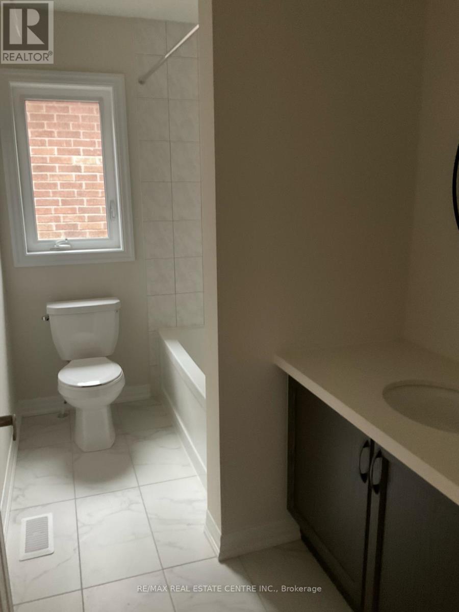 19 Northrop Avenue, Clarington (Newcastle), Ontario  L1B 1G9 - Photo 6 - E12659488