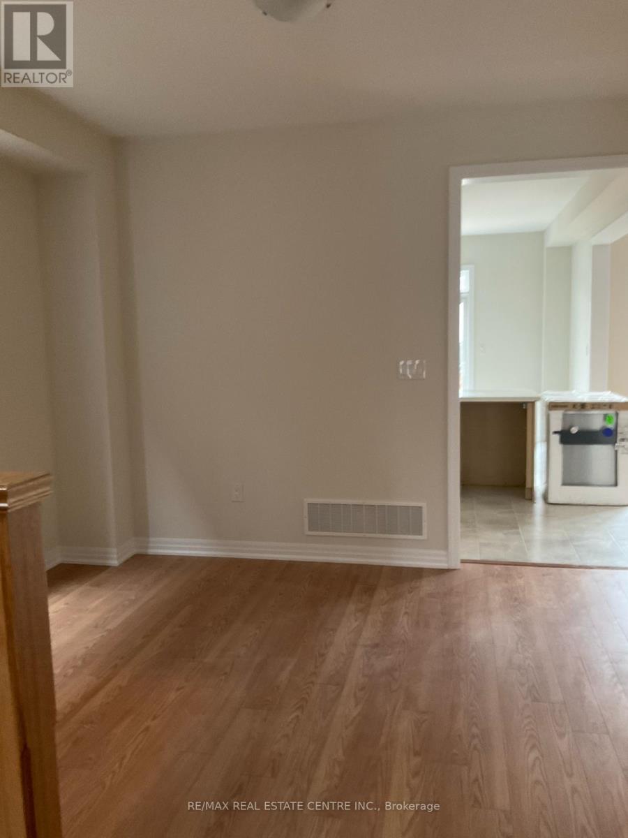 19 Northrop Avenue, Clarington (Newcastle), Ontario  L1B 1G9 - Photo 8 - E12659488