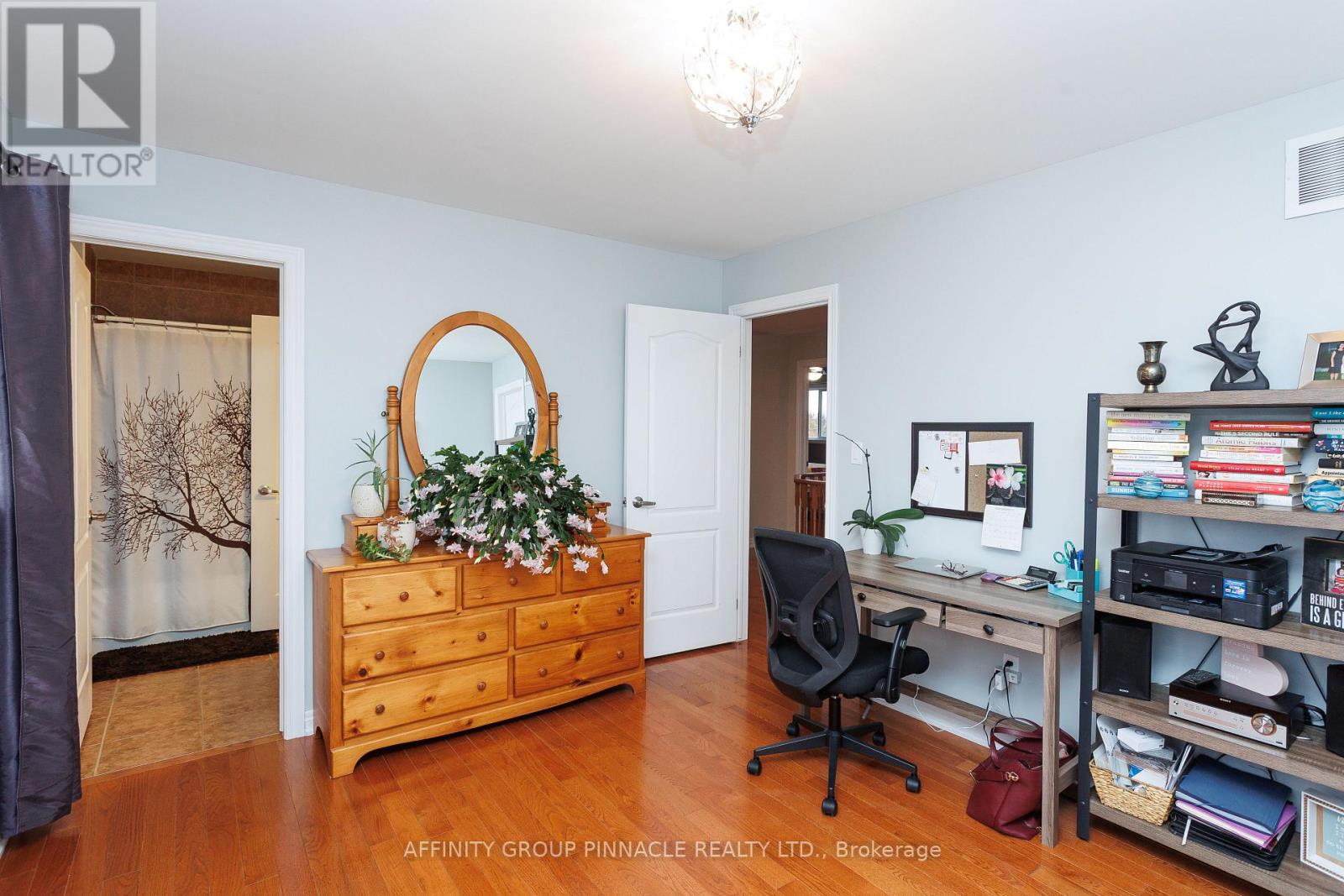 8 Horton Place, Kawartha Lakes (Lindsay), Ontario  K9V 0C2 - Photo 27 - X12661864