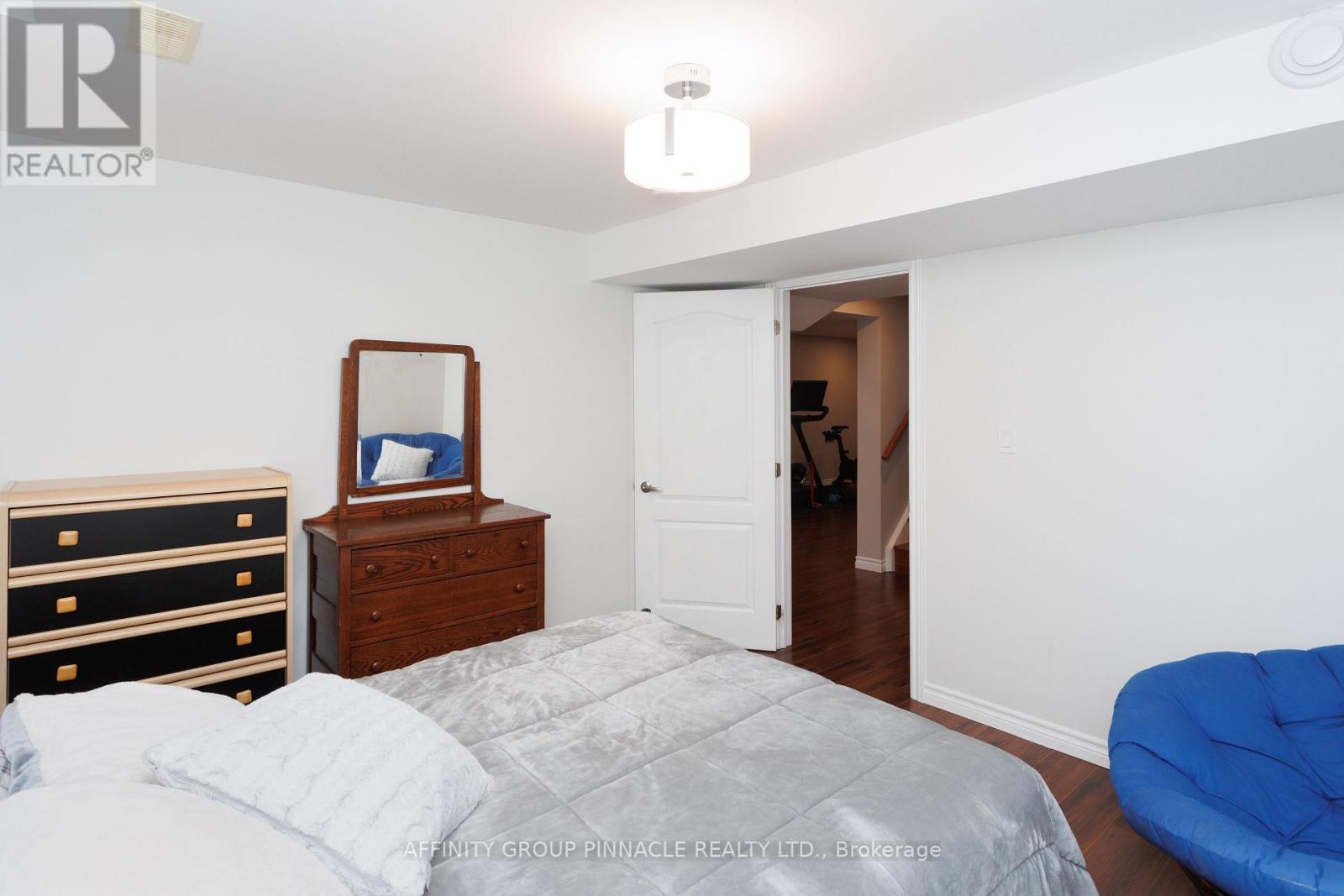 8 Horton Place, Kawartha Lakes (Lindsay), Ontario  K9V 0C2 - Photo 39 - X12661864