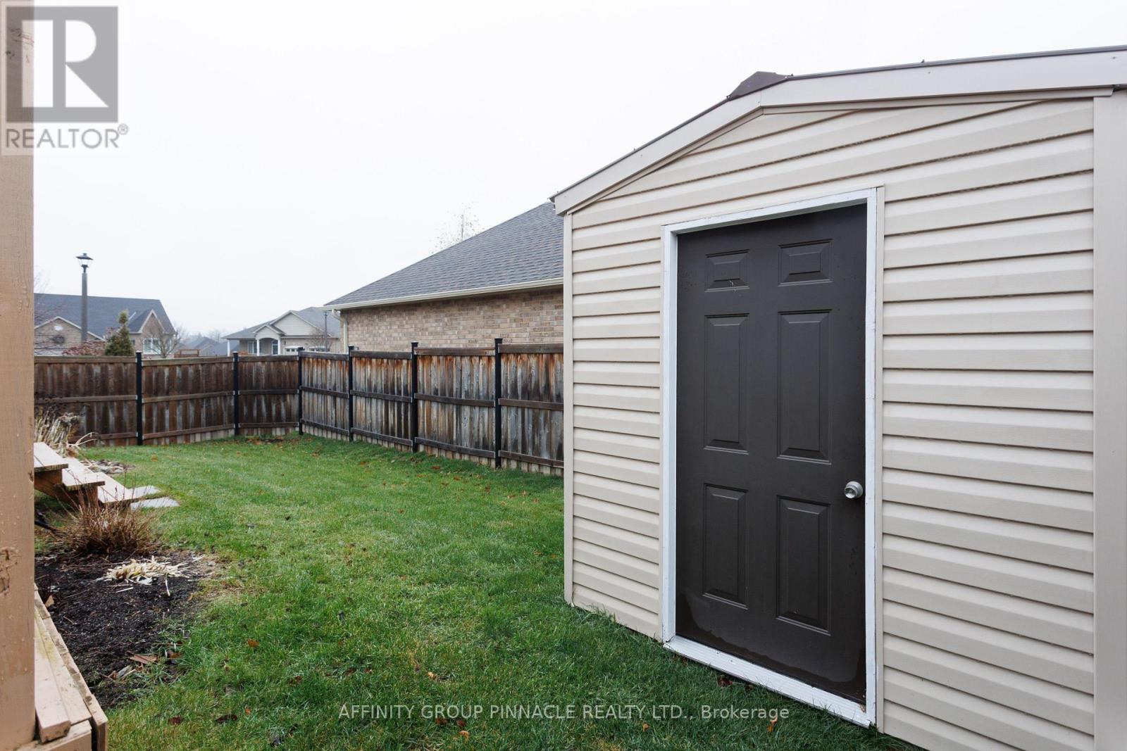 8 Horton Place, Kawartha Lakes (Lindsay), Ontario  K9V 0C2 - Photo 48 - X12661864