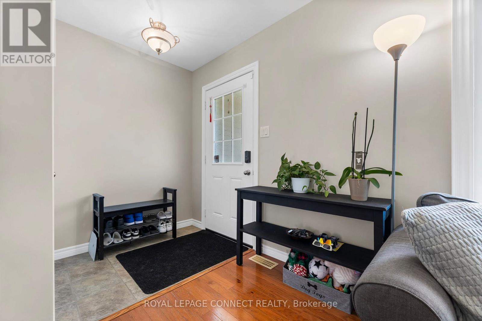 25 Springdale Drive, Kawartha Lakes (Lindsay), Ontario  K9V 4R1 - Photo 3 - X12661964