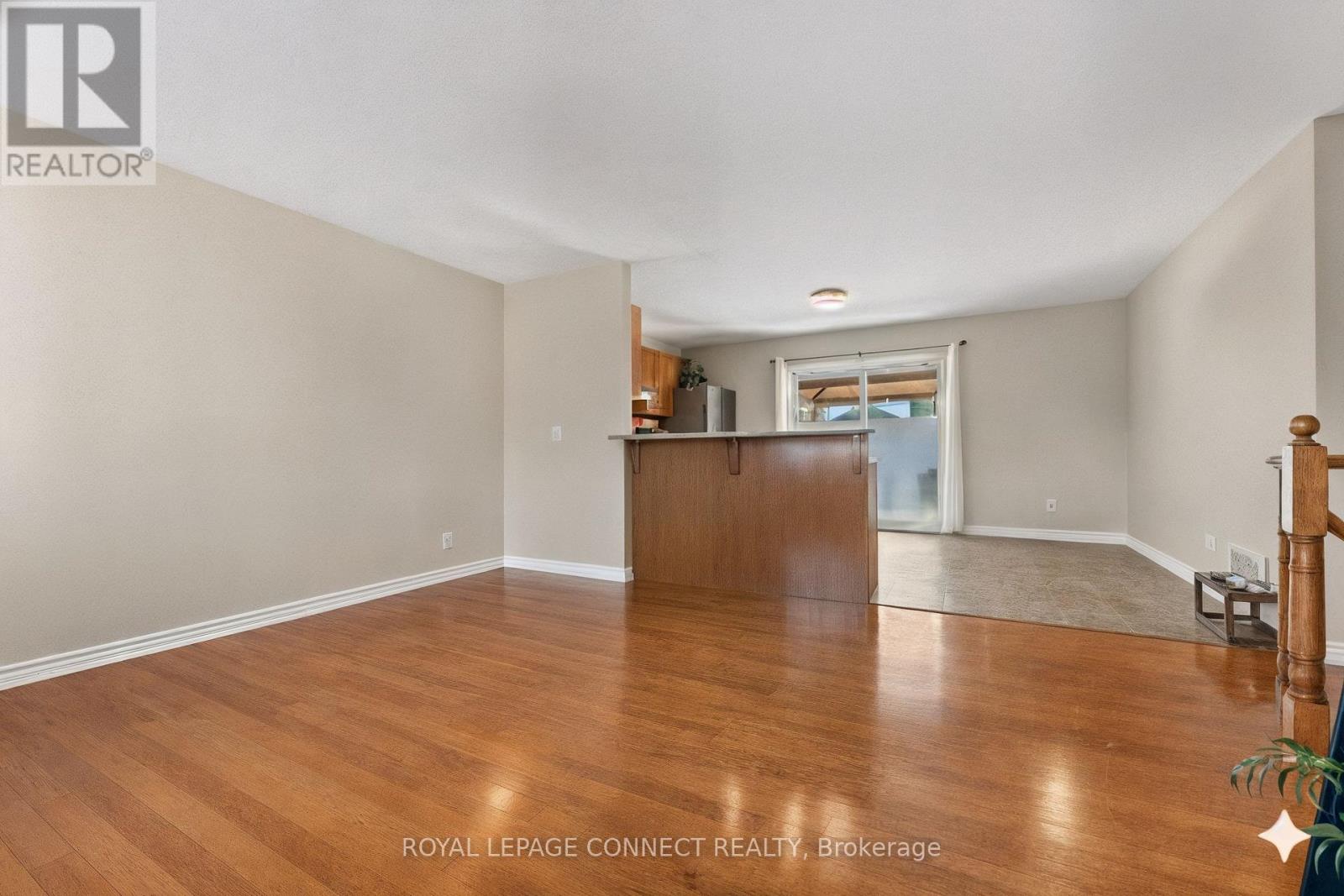 25 Springdale Drive, Kawartha Lakes (Lindsay), Ontario  K9V 4R1 - Photo 5 - X12661964