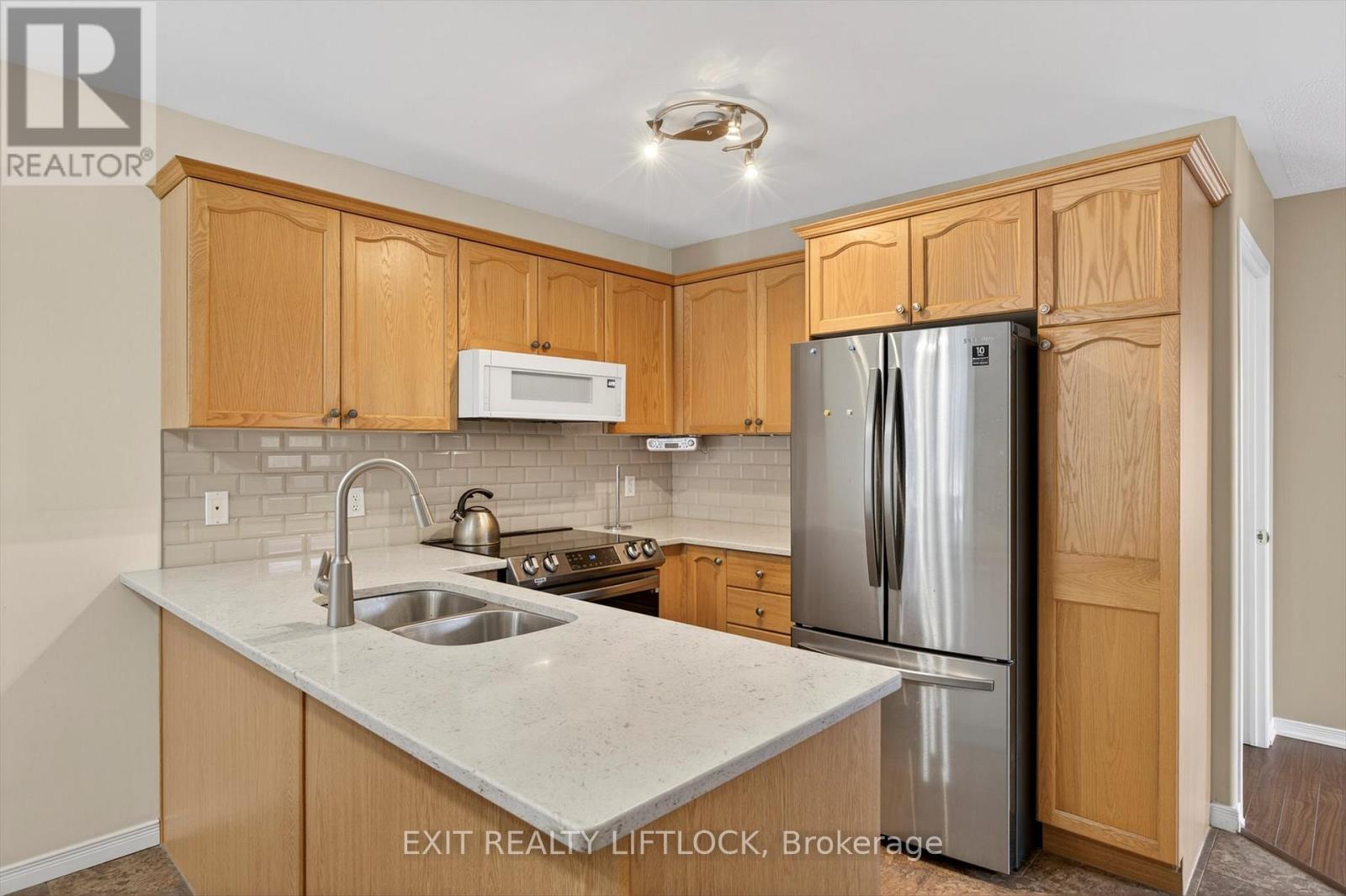 831 Wentworth Street, Peterborough (Otonabee Ward 1), Ontario  K9J 8R7 - Photo 10 - X12662682