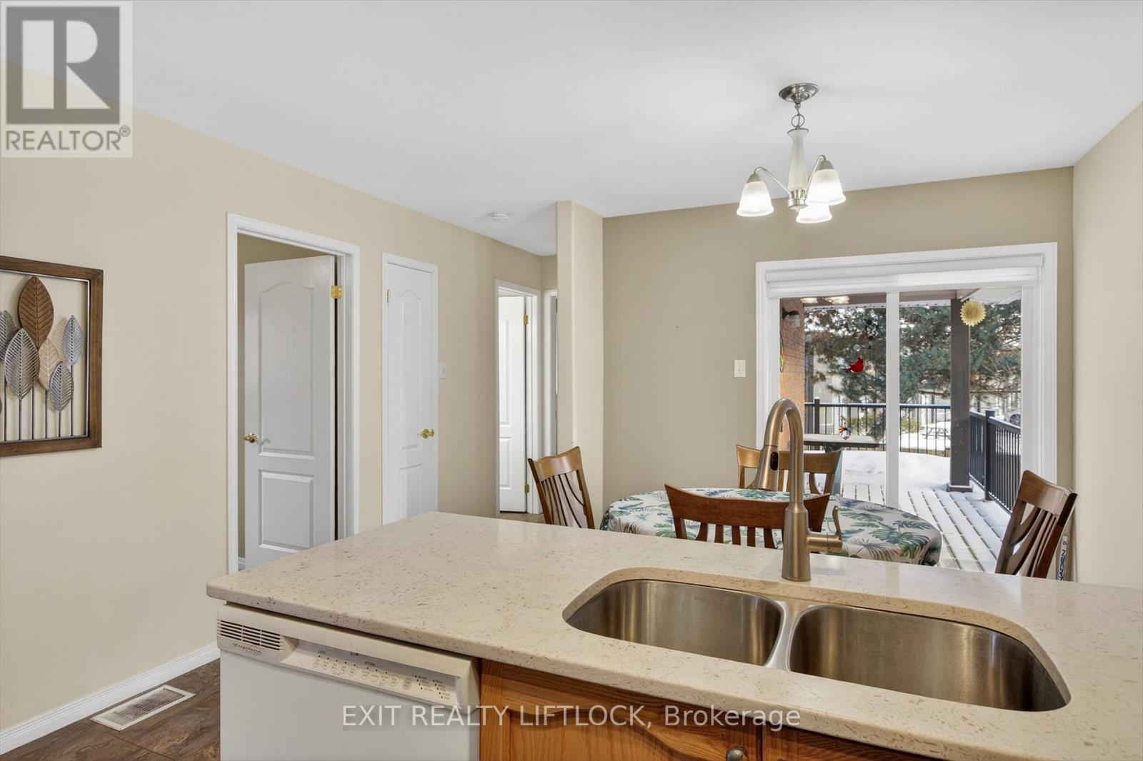 831 Wentworth Street, Peterborough (Otonabee Ward 1), Ontario  K9J 8R7 - Photo 12 - X12662682