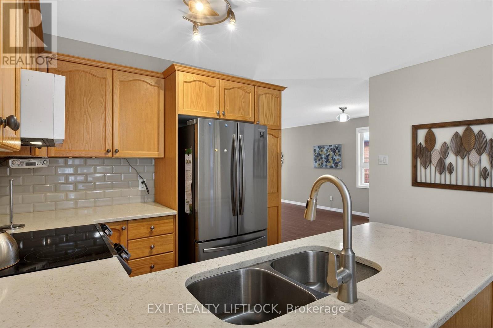 831 Wentworth Street, Peterborough (Otonabee Ward 1), Ontario  K9J 8R7 - Photo 13 - X12662682