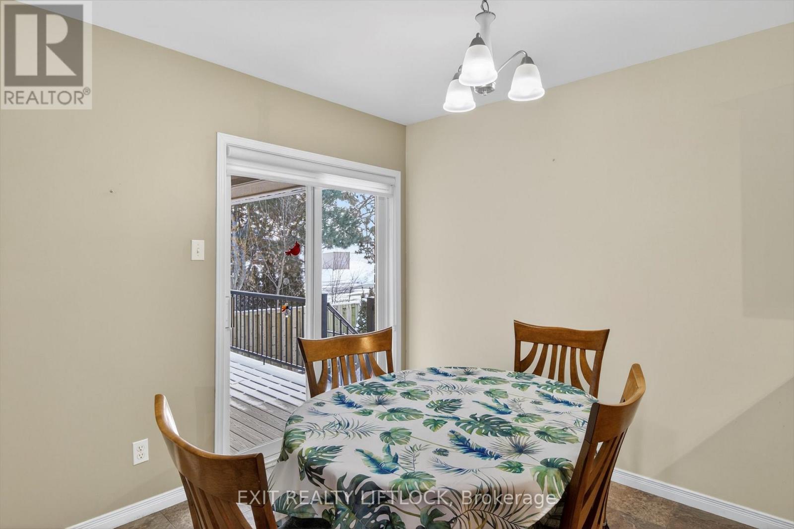 831 Wentworth Street, Peterborough (Otonabee Ward 1), Ontario  K9J 8R7 - Photo 14 - X12662682