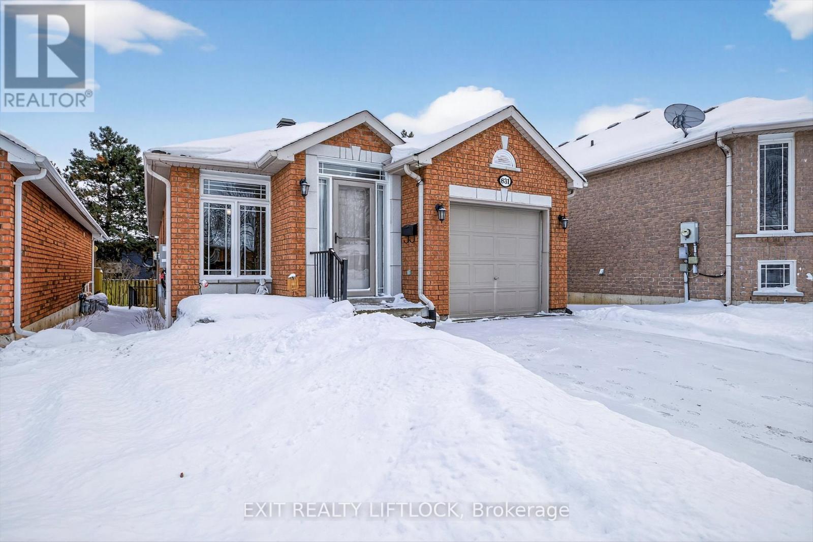 831 Wentworth Street, Peterborough (Otonabee Ward 1), Ontario  K9J 8R7 - Photo 2 - X12662682