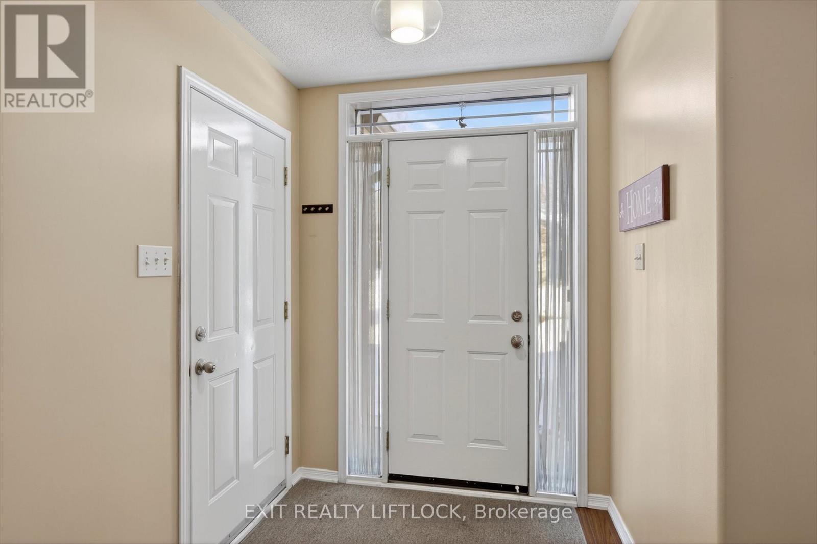 831 Wentworth Street, Peterborough (Otonabee Ward 1), Ontario  K9J 8R7 - Photo 4 - X12662682