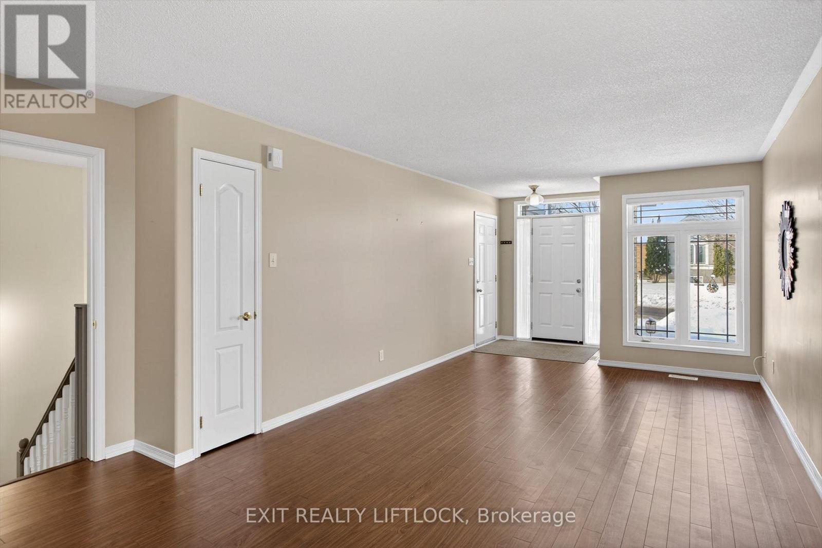 831 Wentworth Street, Peterborough (Otonabee Ward 1), Ontario  K9J 8R7 - Photo 8 - X12662682