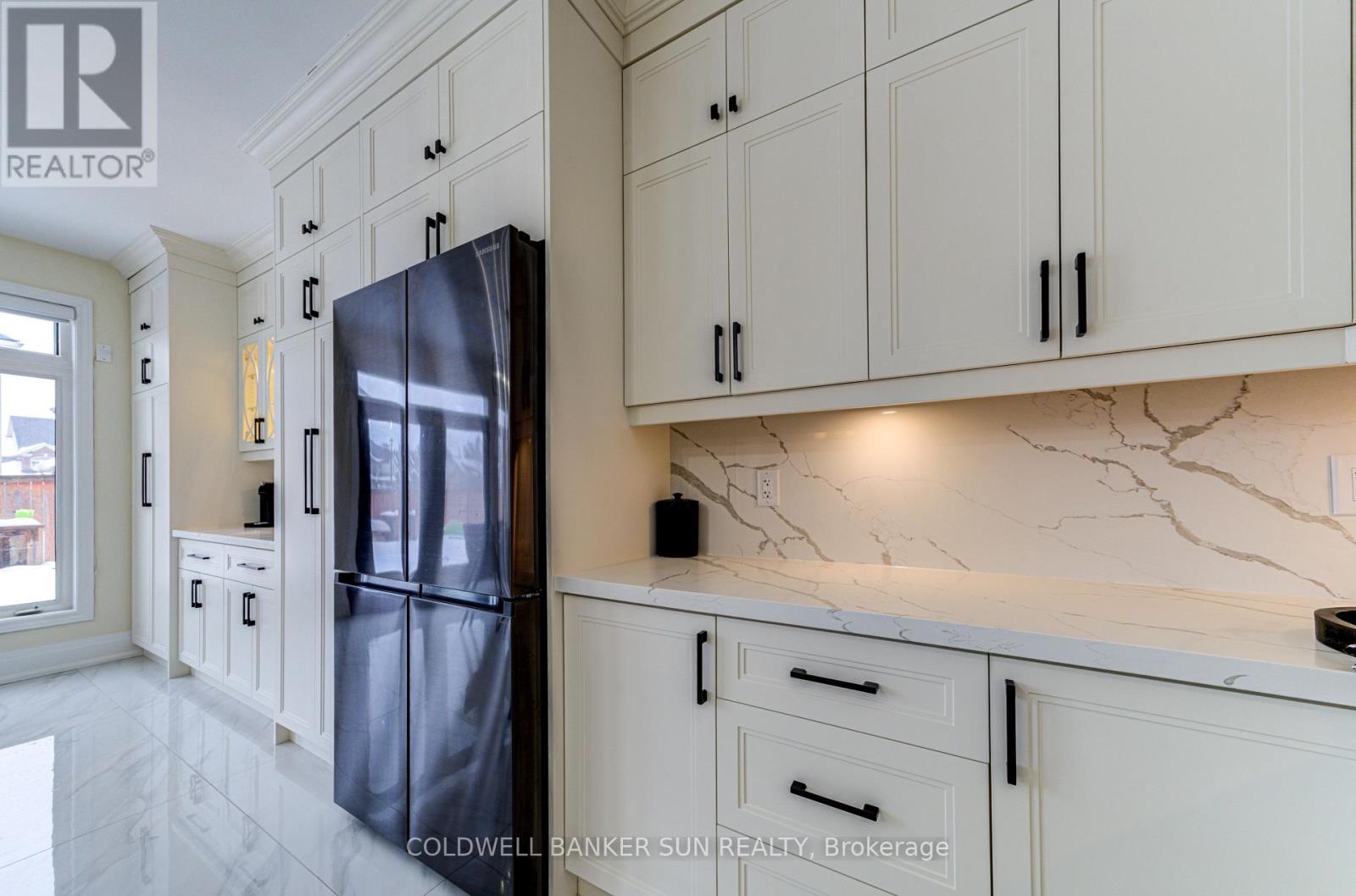 33 Ellis Crescent, Kawartha Lakes (Lindsay), Ontario  K9V 0A5 - Photo 20 - X12662838