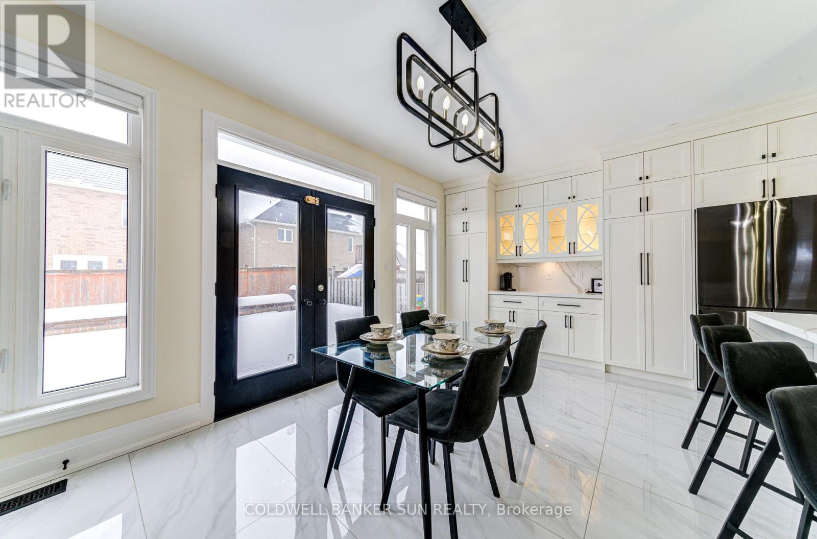 33 Ellis Crescent, Kawartha Lakes (Lindsay), Ontario  K9V 0A5 - Photo 25 - X12662838