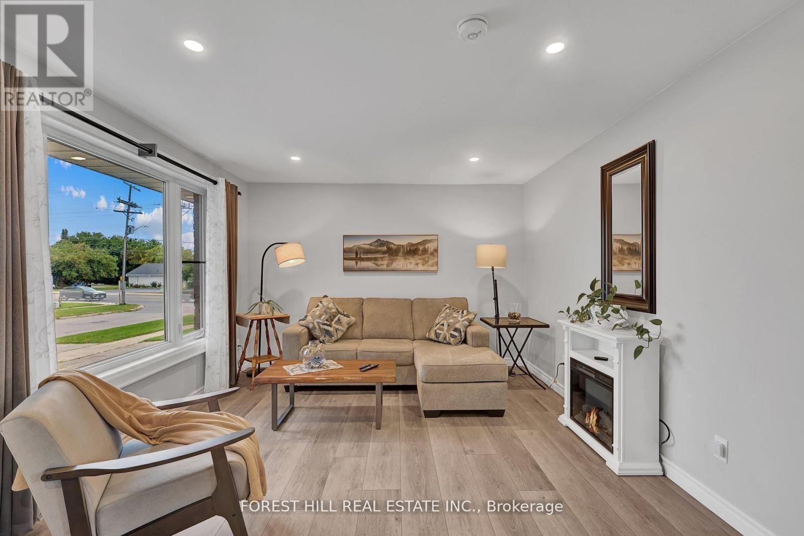 Main - 3 Wilson Avenue, Kawartha Lakes (Lindsay), Ontario  K9V 5S1 - Photo 3 - X12663026