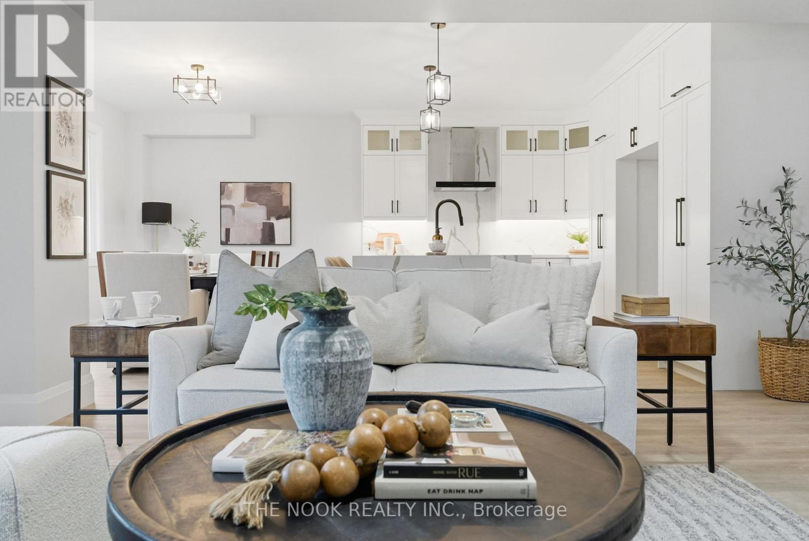 50 Russell Street E, Kawartha Lakes (Lindsay), Ontario  K9V 2A6 - Photo 12 - X12663454