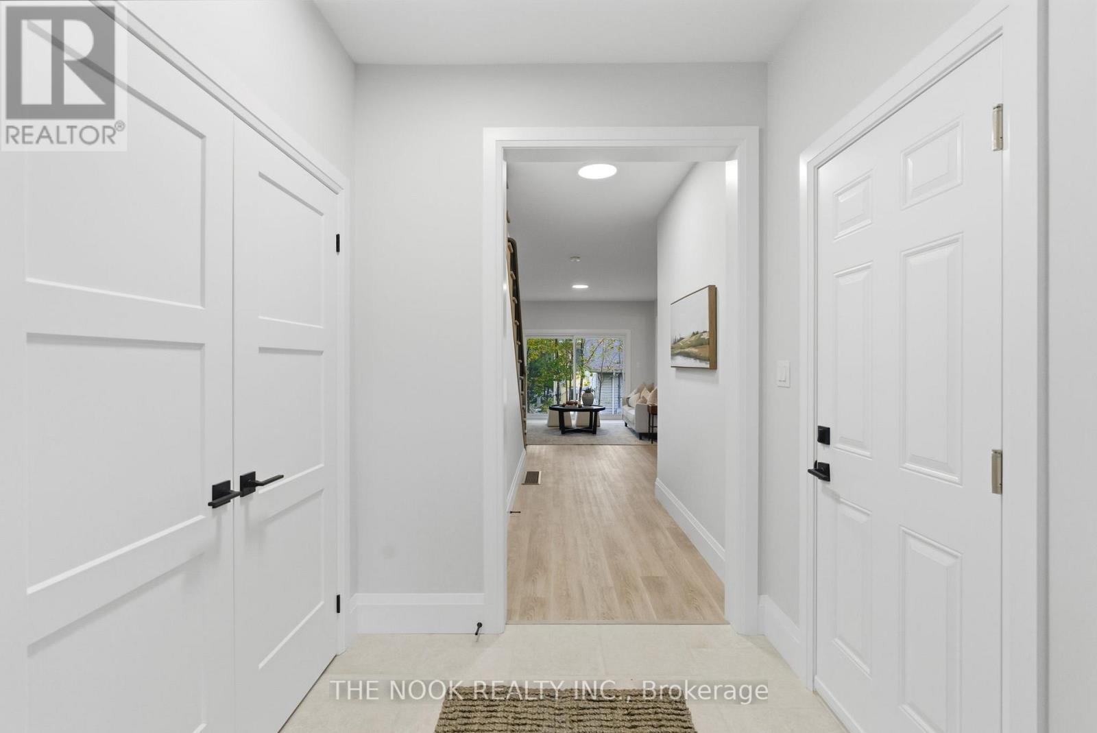 50 Russell Street E, Kawartha Lakes (Lindsay), Ontario  K9V 2A6 - Photo 6 - X12663454