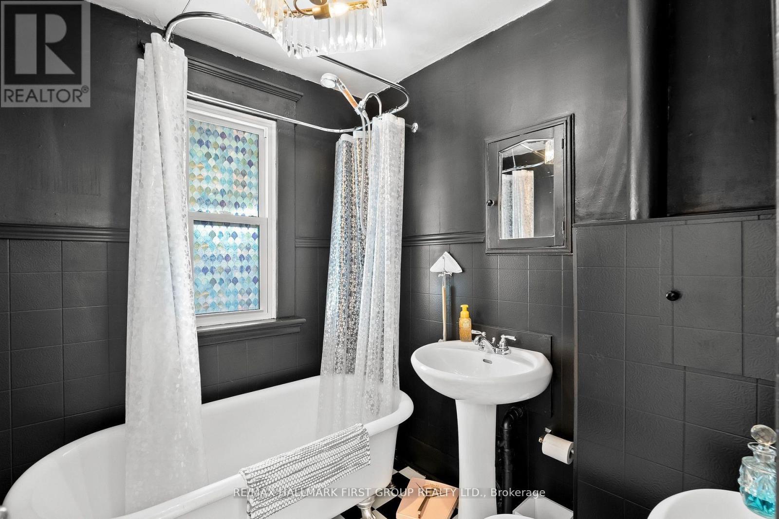 168 Adeline Street, Peterborough (Town Ward 3), Ontario  K9J 5E3 - Photo 21 - X12664712