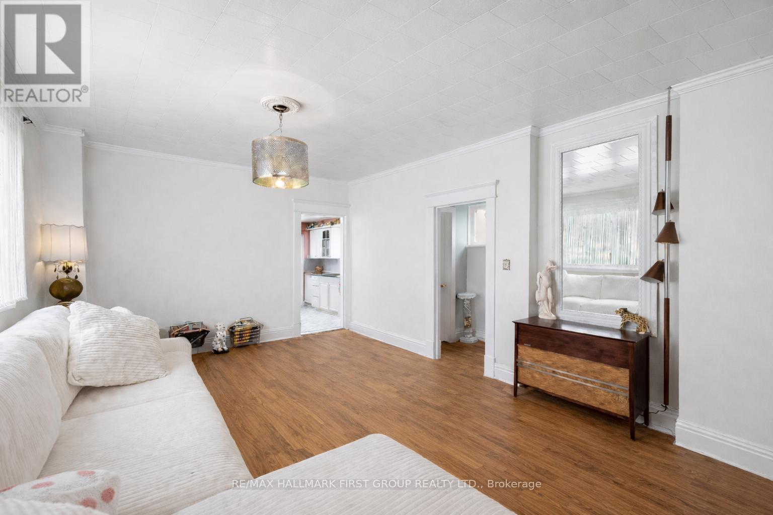 168 Adeline Street, Peterborough (Town Ward 3), Ontario  K9J 5E3 - Photo 8 - X12664712