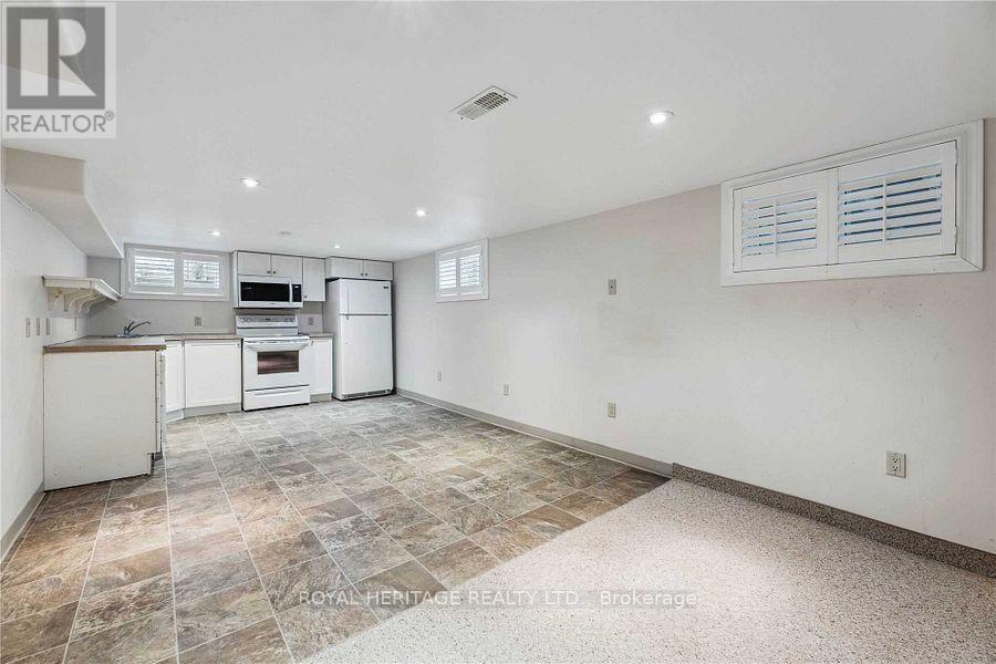 115 Albert Street N, Kawartha Lakes (Lindsay), Ontario  K9V 4K6 - Photo 5 - X12664840