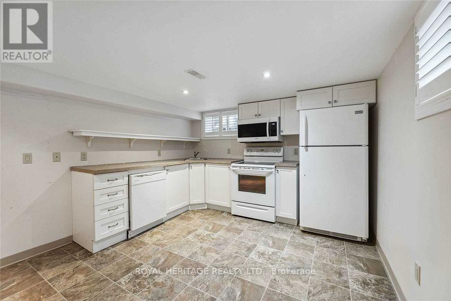 115 Albert Street N, Kawartha Lakes (Lindsay), Ontario  K9V 4K6 - Photo 6 - X12664840