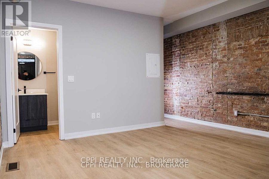 103 - 140 Simcoe Street, Peterborough (Town Ward 3), Ontario  K9H 0K5 - Photo 5 - X12664970