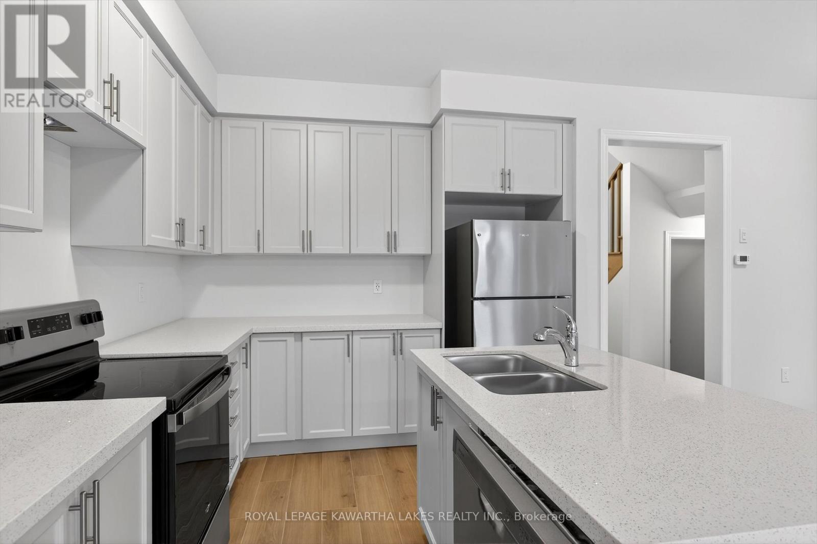 71 Watts Mew, Kawartha Lakes (Lindsay), Ontario  K9V 0T3 - Photo 10 - X12665320