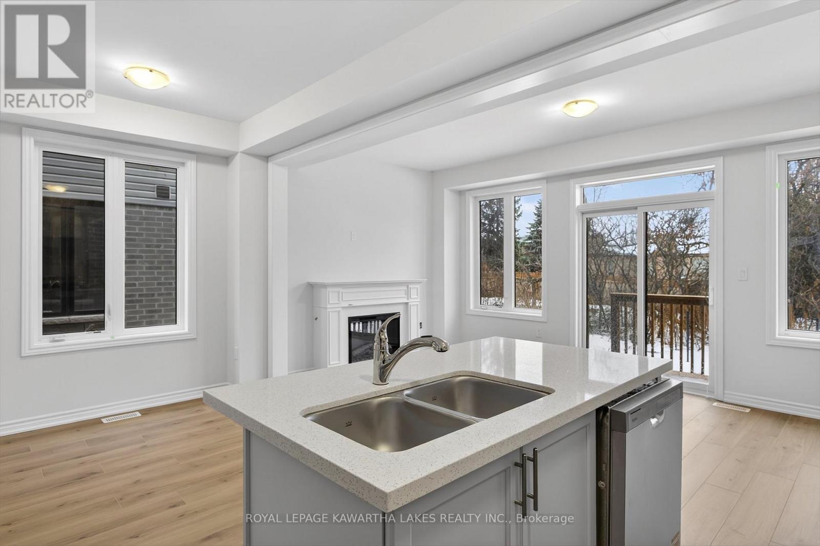 71 Watts Mew, Kawartha Lakes (Lindsay), Ontario  K9V 0T3 - Photo 11 - X12665320