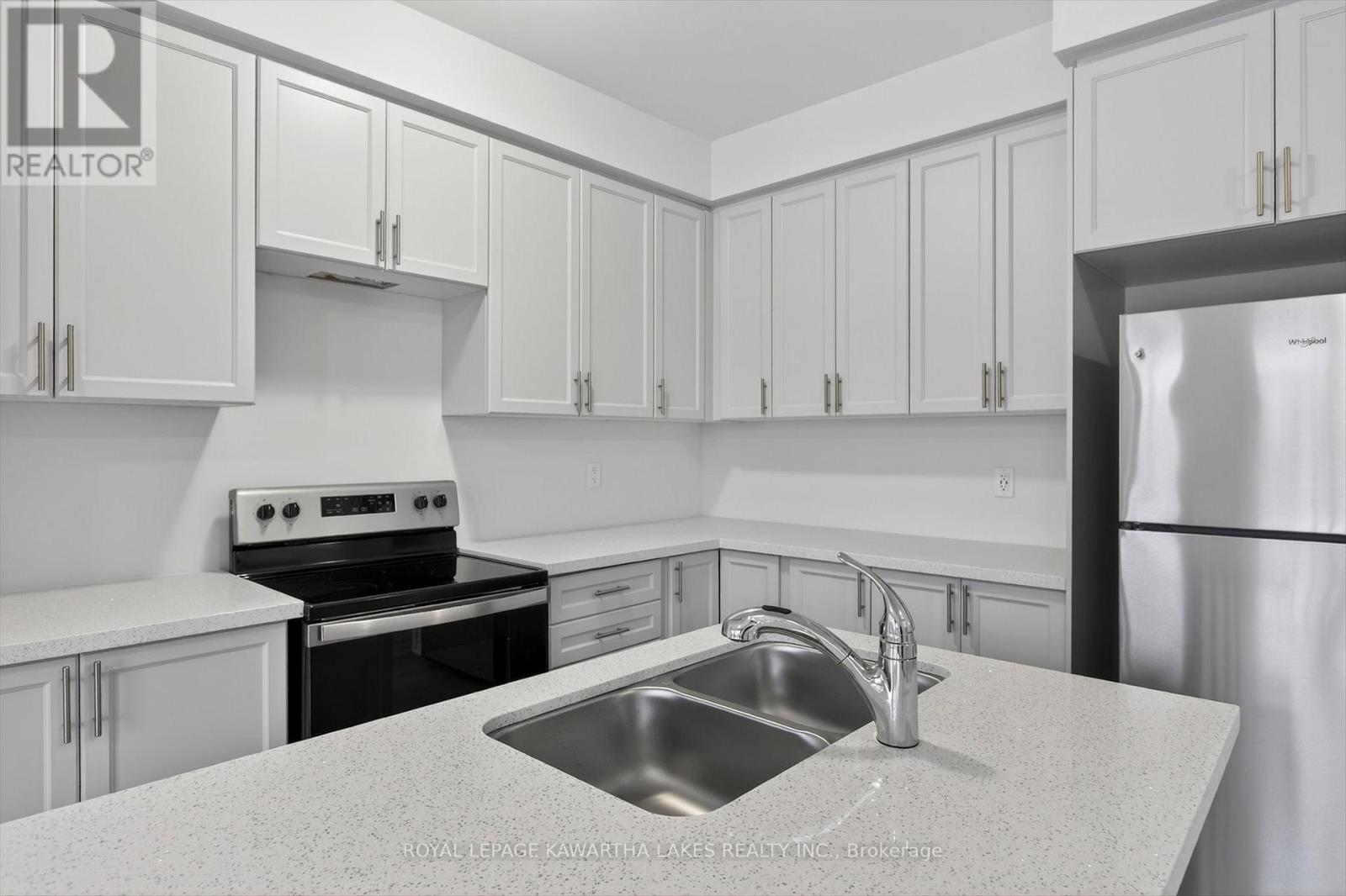 71 Watts Mew, Kawartha Lakes (Lindsay), Ontario  K9V 0T3 - Photo 13 - X12665320