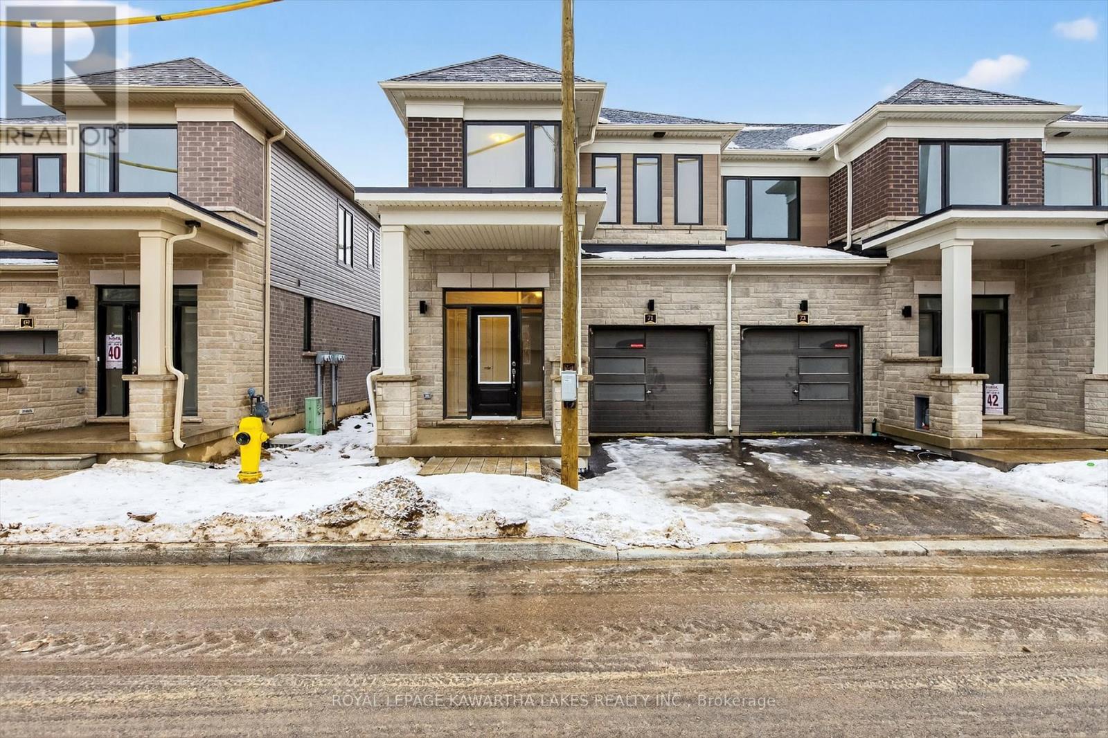 71 Watts Mew, Kawartha Lakes (Lindsay), Ontario  K9V 0T3 - Photo 2 - X12665320