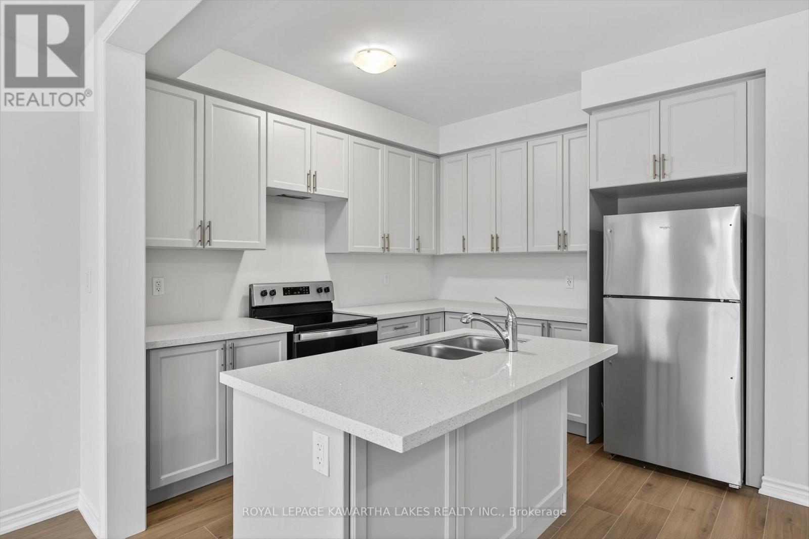 71 Watts Mew, Kawartha Lakes (Lindsay), Ontario  K9V 0T3 - Photo 9 - X12665320