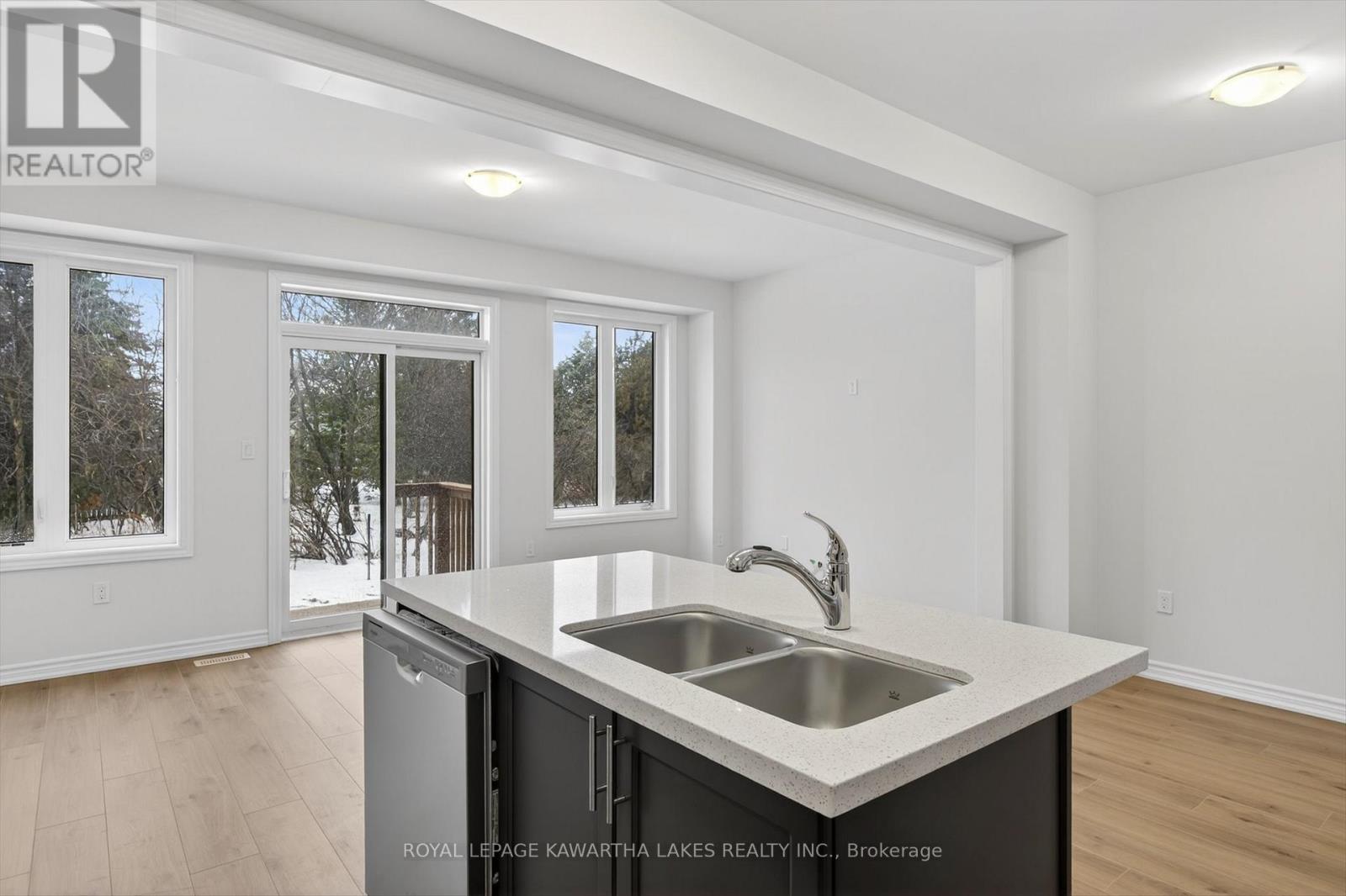 77 Watts Mew, Kawartha Lakes (Lindsay), Ontario  K9V 0T3 - Photo 10 - X12665344