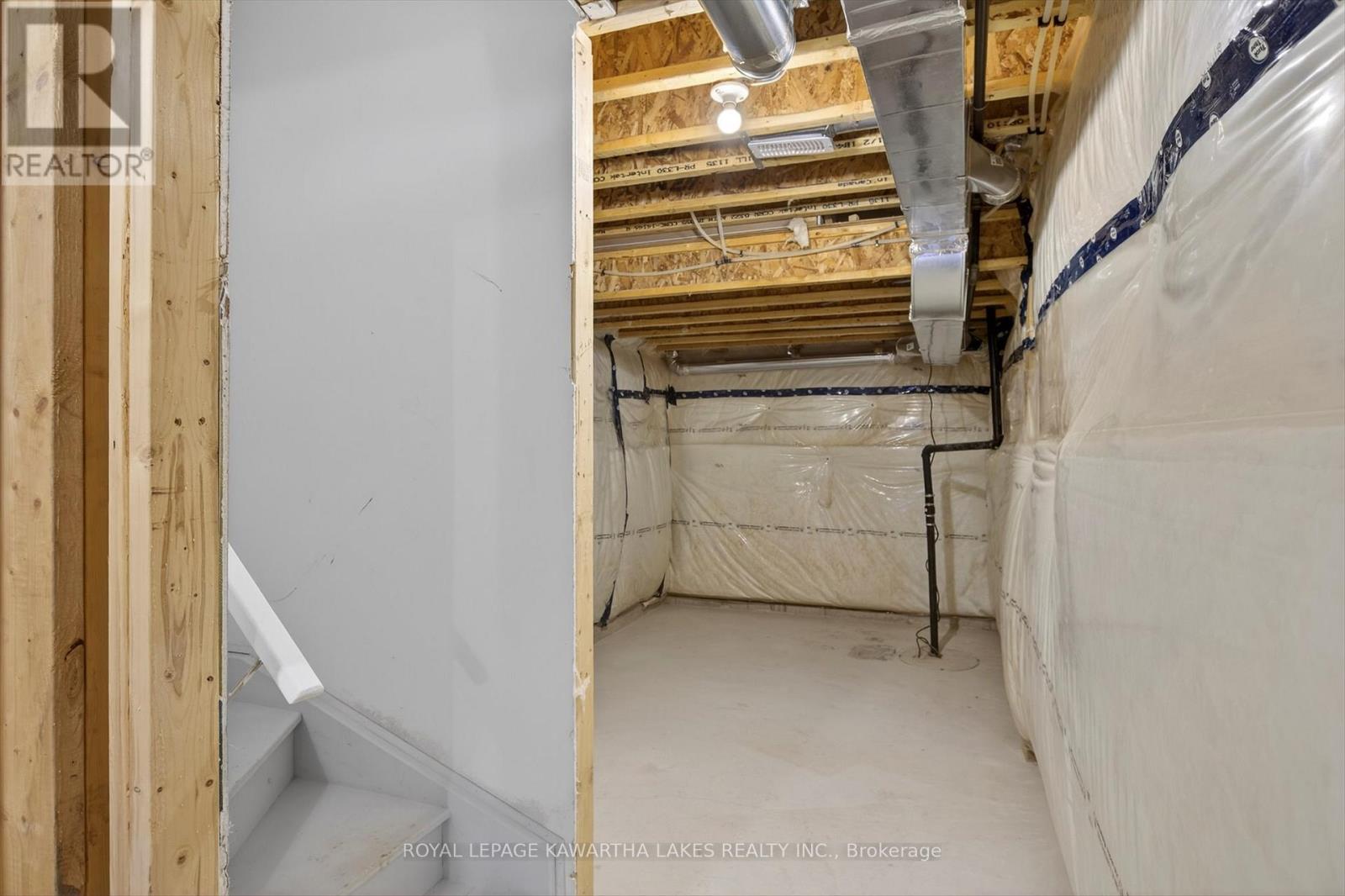 77 Watts Mew, Kawartha Lakes (Lindsay), Ontario  K9V 0T3 - Photo 37 - X12665344