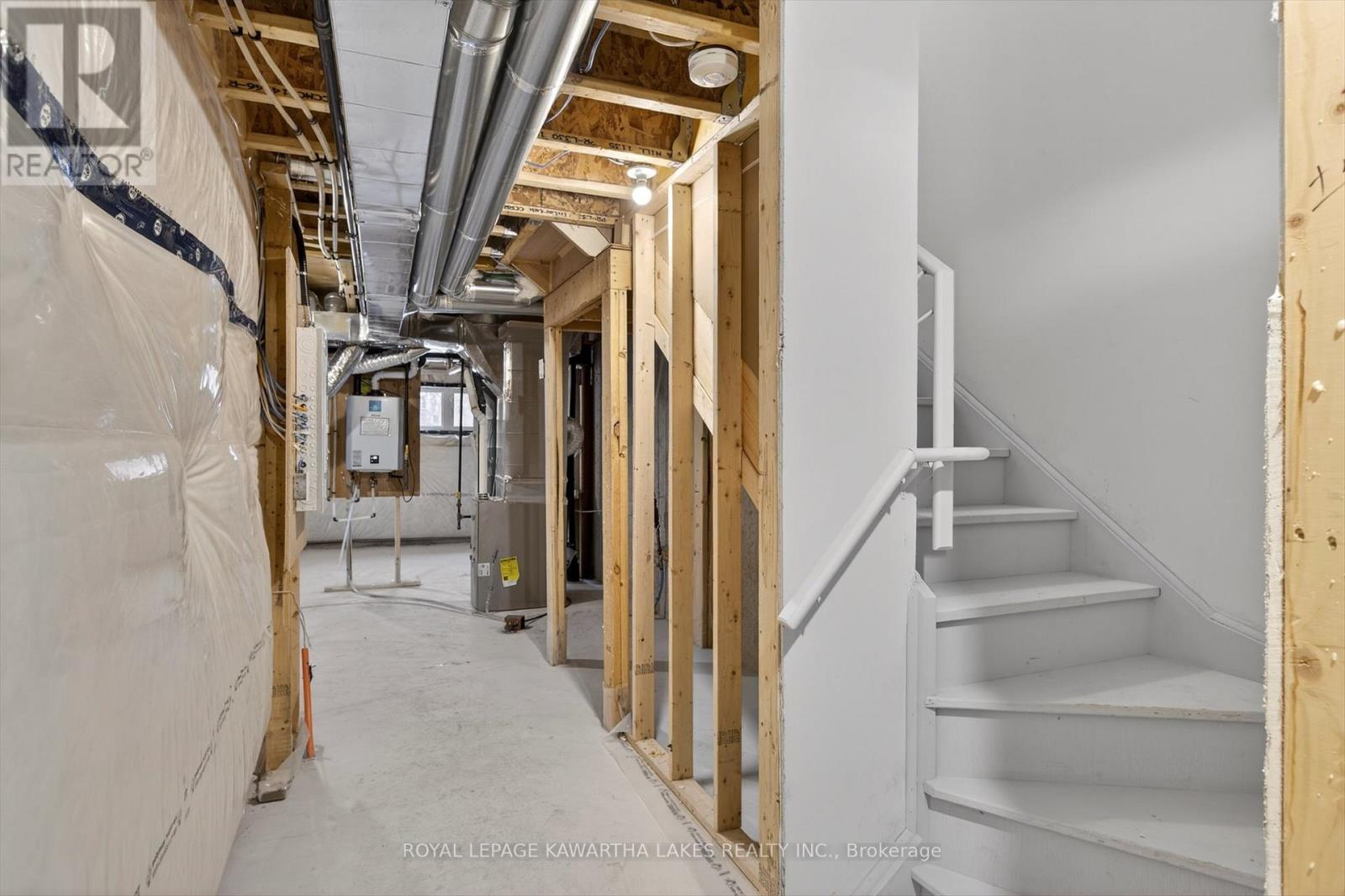 77 Watts Mew, Kawartha Lakes (Lindsay), Ontario  K9V 0T3 - Photo 38 - X12665344