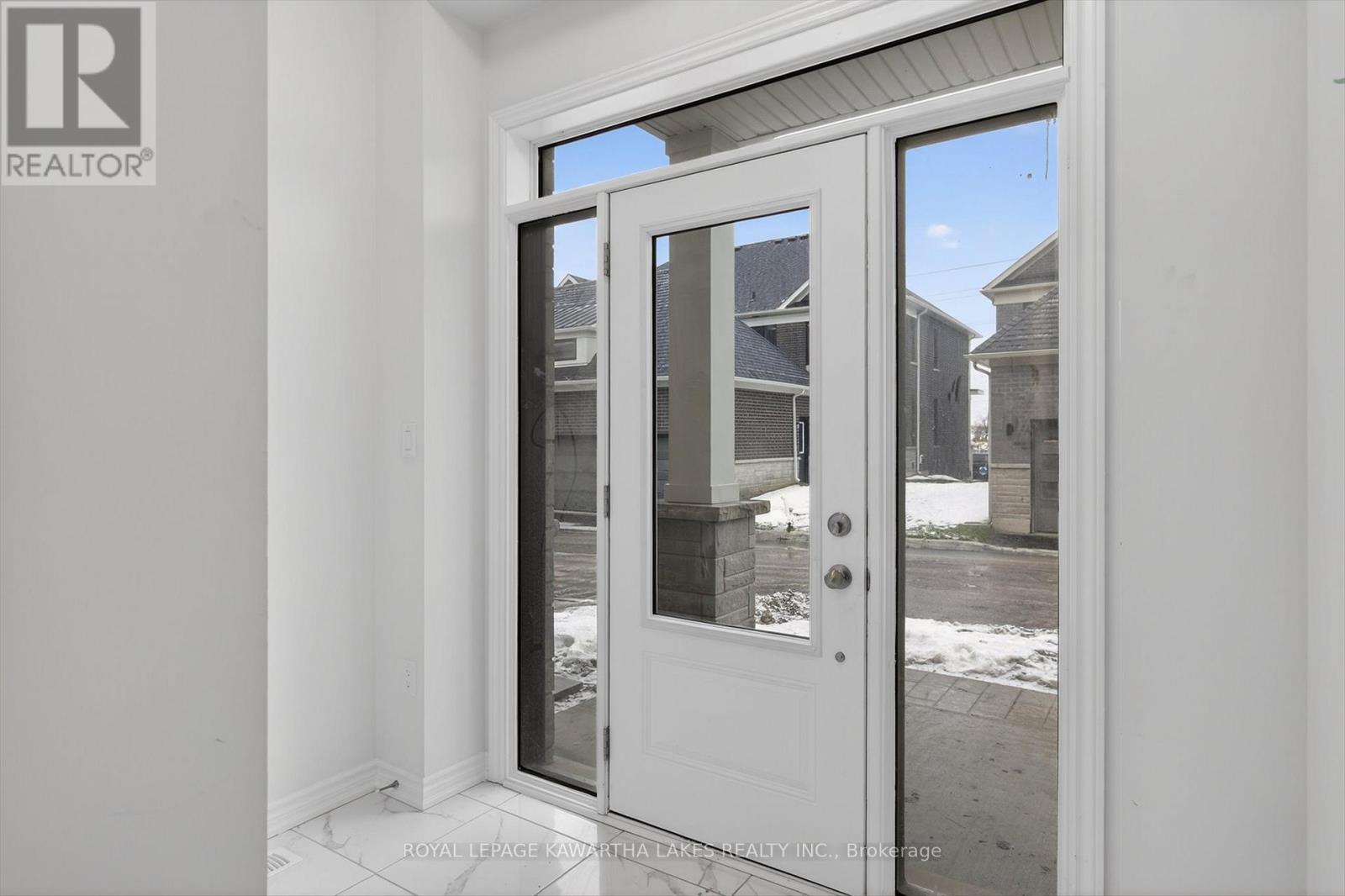 77 Watts Mew, Kawartha Lakes (Lindsay), Ontario  K9V 0T3 - Photo 5 - X12665344