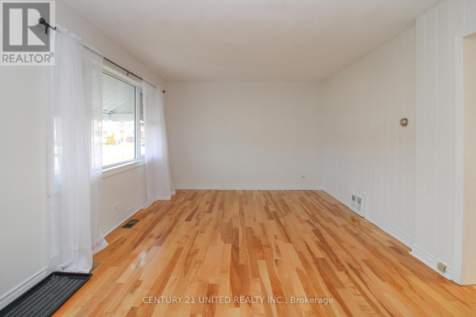 677 Orpington Road, Peterborough (Otonabee Ward 1), Ontario  K9J 4A5 - Photo 7 - X12665360