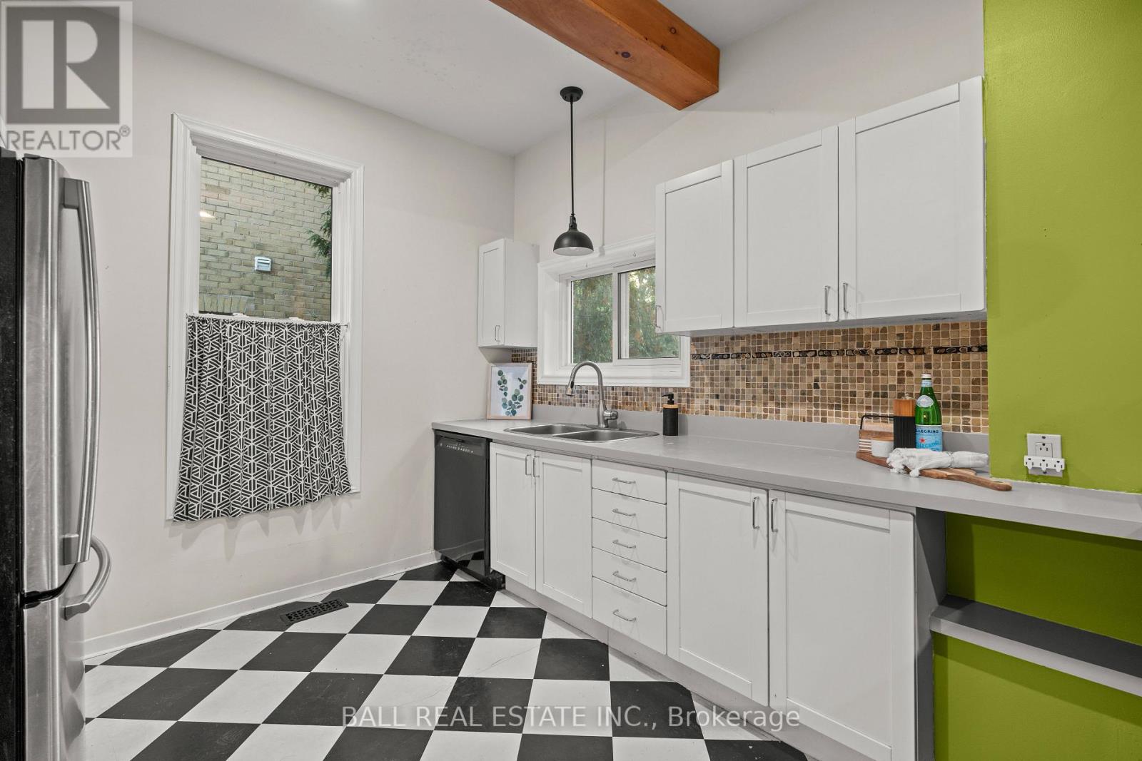 581 Aylmer Street N, Peterborough (Town Ward 3), Ontario  K9H 3W8 - Photo 18 - X12665724