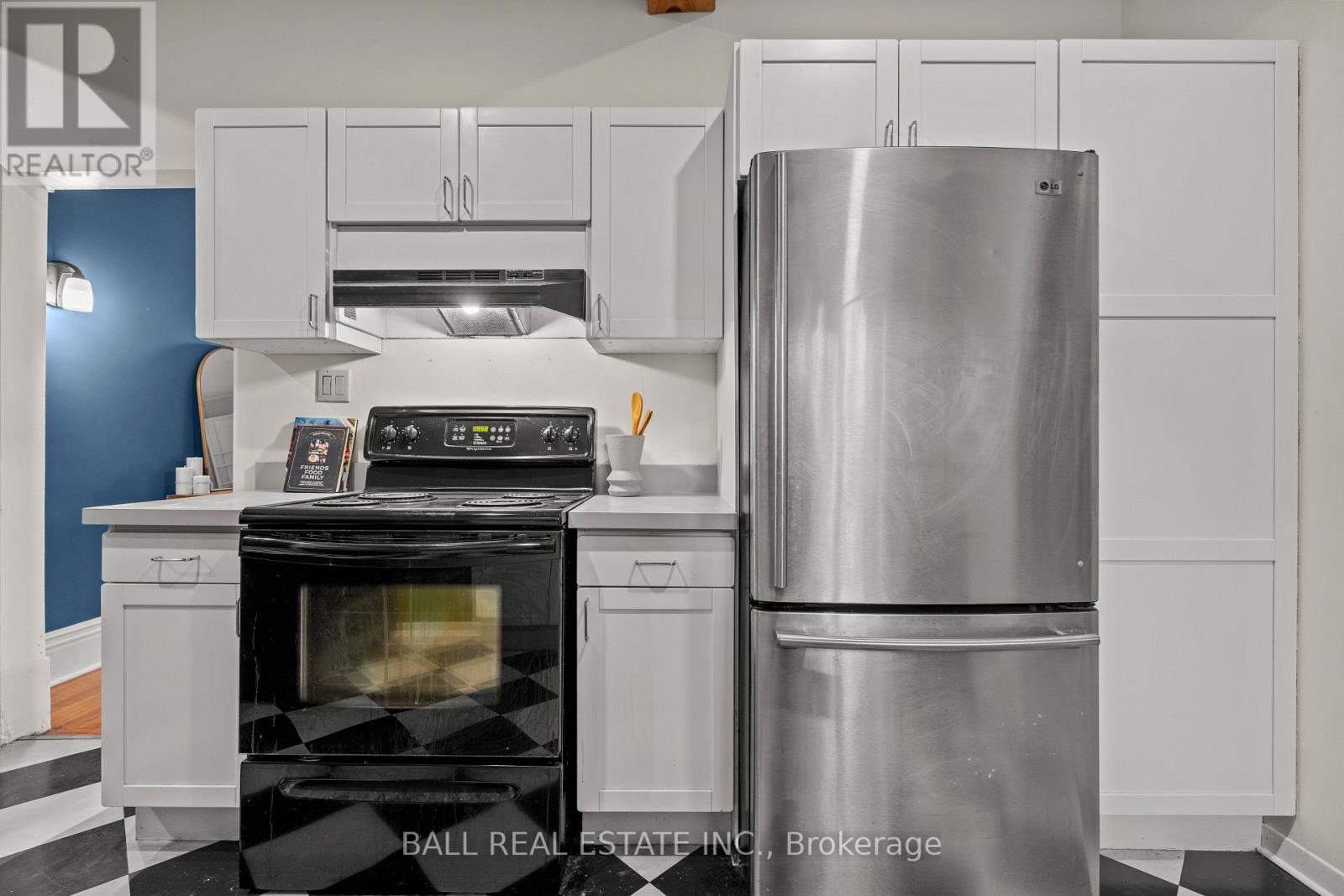 581 Aylmer Street N, Peterborough (Town Ward 3), Ontario  K9H 3W8 - Photo 20 - X12665724