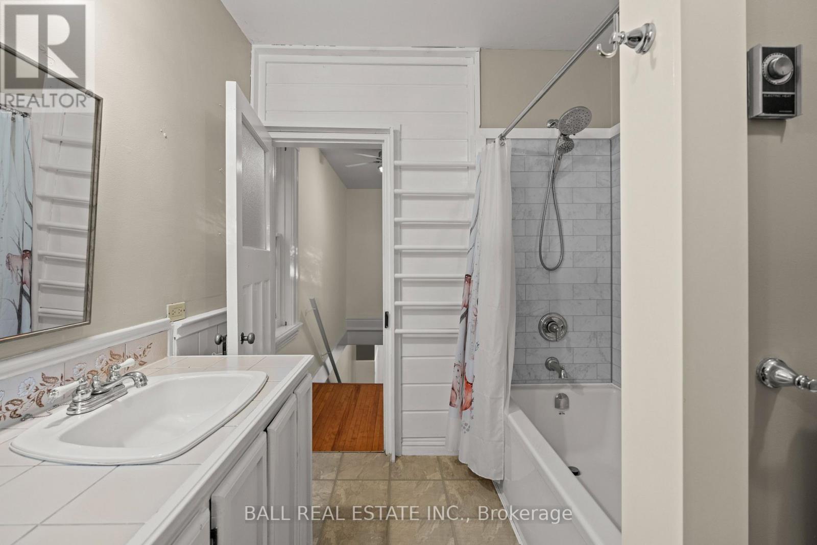 581 Aylmer Street N, Peterborough (Town Ward 3), Ontario  K9H 3W8 - Photo 22 - X12665724