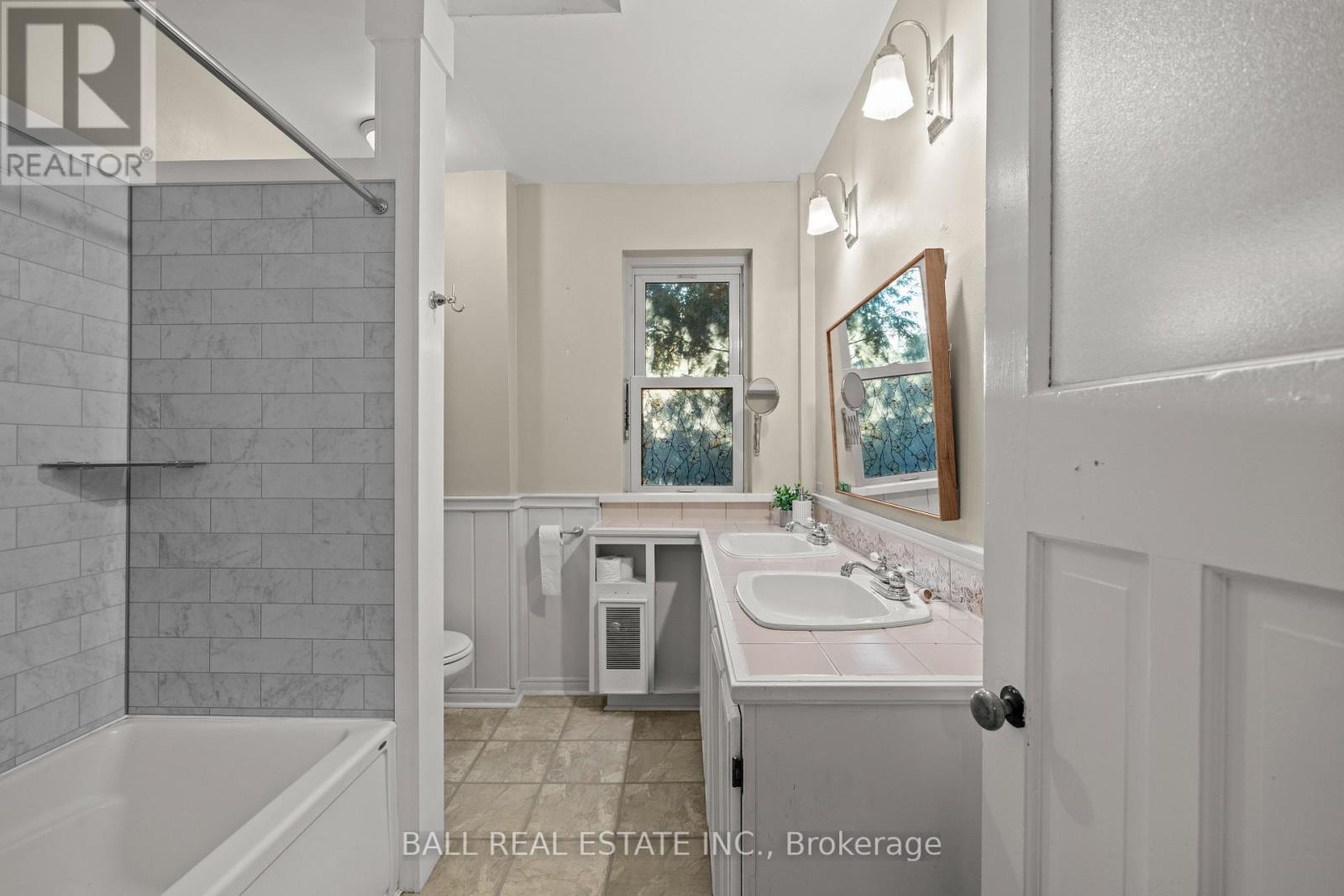 581 Aylmer Street N, Peterborough (Town Ward 3), Ontario  K9H 3W8 - Photo 23 - X12665724