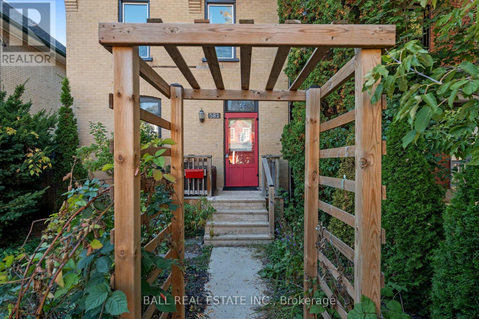 581 Aylmer Street N, Peterborough (Town Ward 3), Ontario  K9H 3W8 - Photo 3 - X12665724