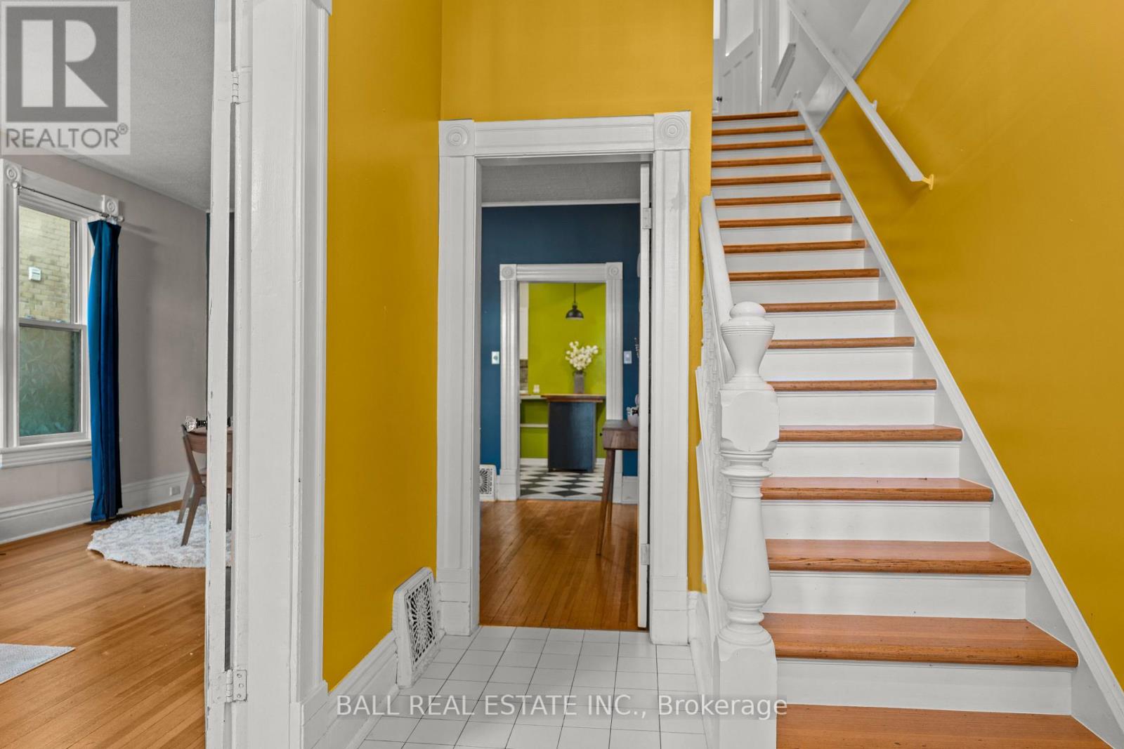 581 Aylmer Street N, Peterborough (Town Ward 3), Ontario  K9H 3W8 - Photo 5 - X12665724