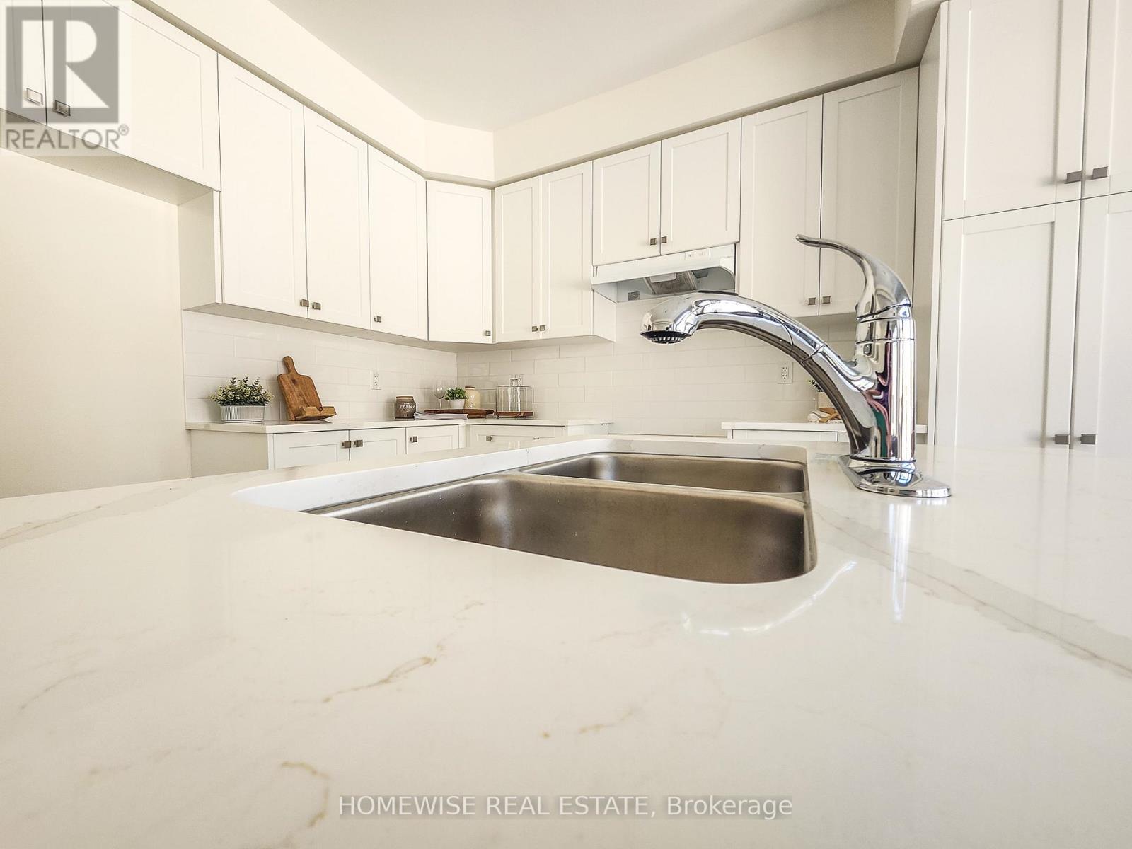 514 Clayton Avenue, Peterborough (Monaghan Ward 2), Ontario  K9K 0H5 - Photo 8 - X12666054