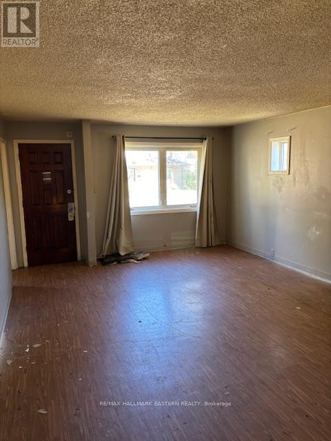 71 Glenelg Street E, Kawartha Lakes (Lindsay), Ontario  K9V 1Z4 - Photo 2 - X12666210