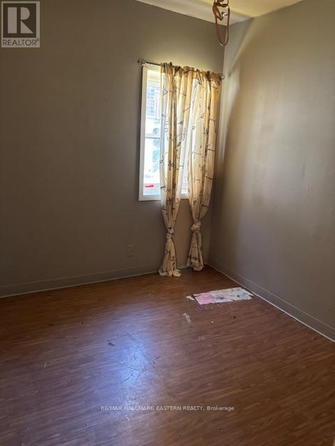 71 Glenelg Street E, Kawartha Lakes (Lindsay), Ontario  K9V 1Z4 - Photo 4 - X12666210