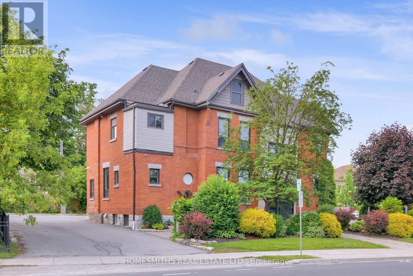 452 Charlotte Street, Peterborough (Town Ward 3), Ontario  K9J 2W3 - Photo 3 - X12671242