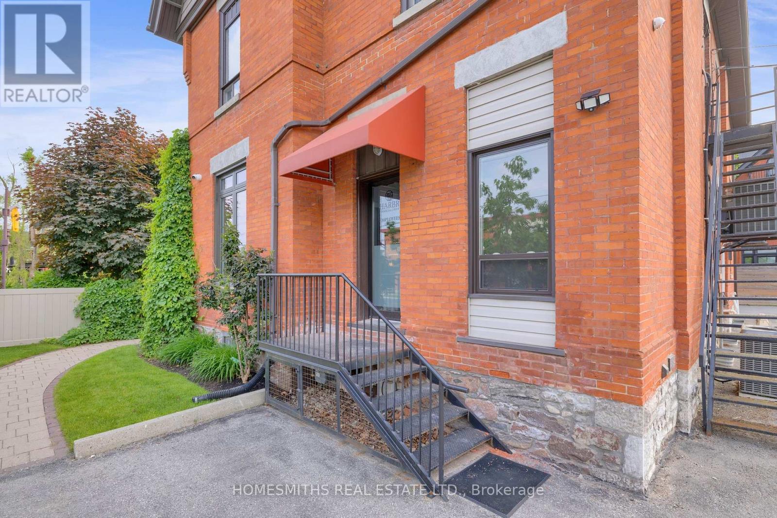 452 Charlotte Street, Peterborough (Town Ward 3), Ontario  K9J 2W3 - Photo 38 - X12671242